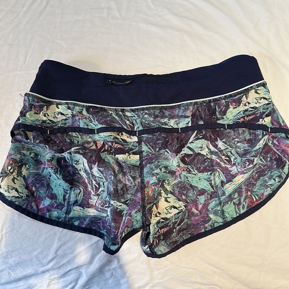 Lululemon speed short size 6 - Picture 2 of 3